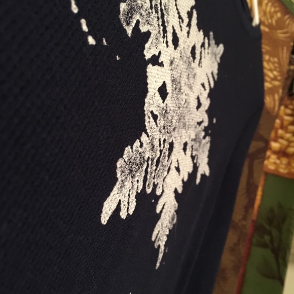 Navy Blue Snowflake long sleeve - Picture 4 of 4